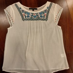 Embroidered Love Stitch top. White, size M.